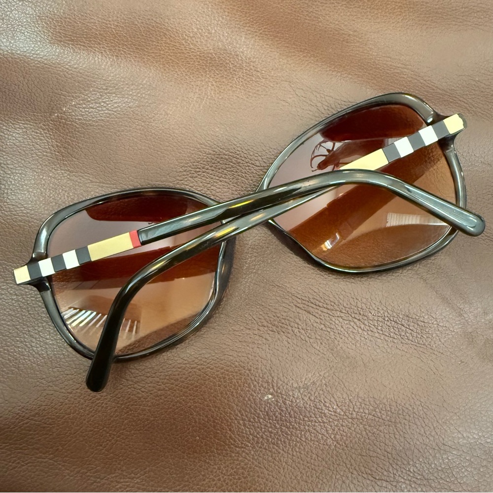 Authentic Burberry Tortoise Shell Sunglasses - image 6